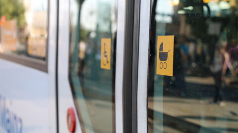 strassenbahntuer_kinderwagen